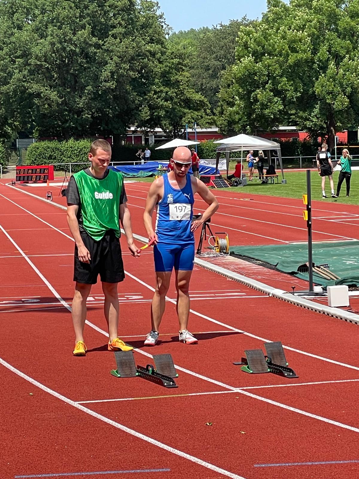 My guide Simon and me bevor the start behind the start blocks.